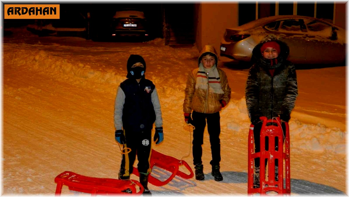 Posof'ta çocukların kızak eğlencesi