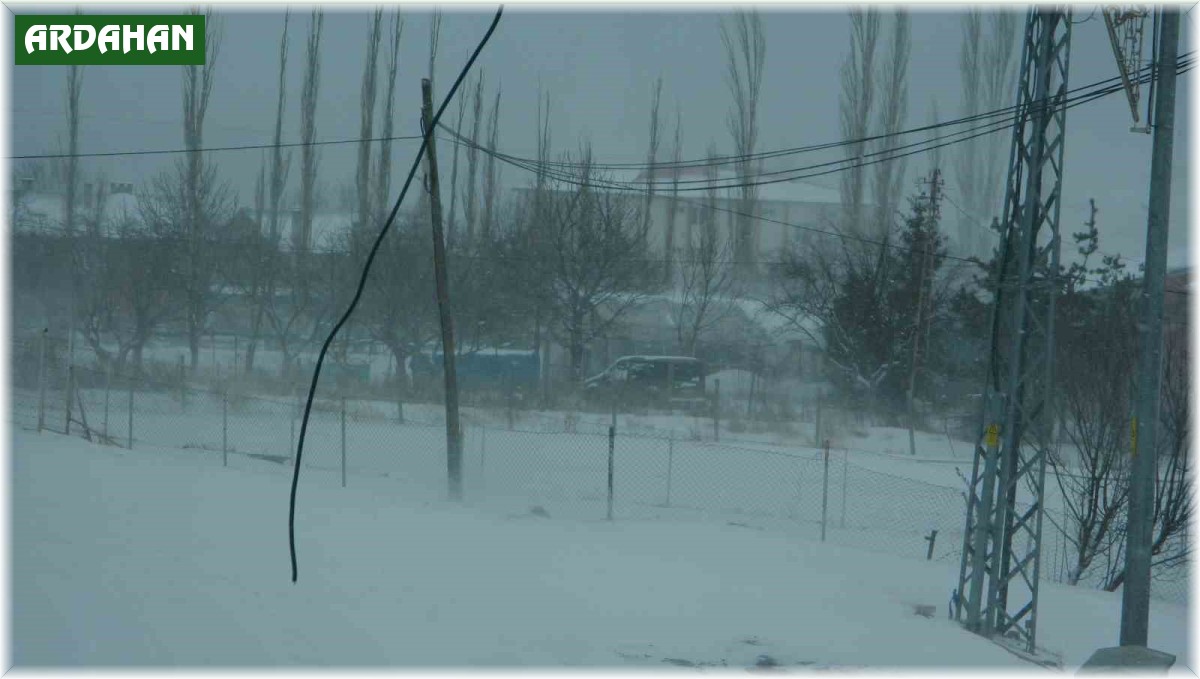 Posof'ta eğitime kar engeli