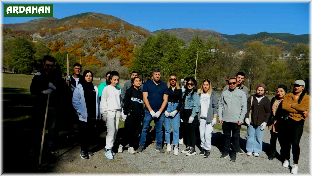 Posof'ta gençlerden örnek çevre farkındalığı uygulaması