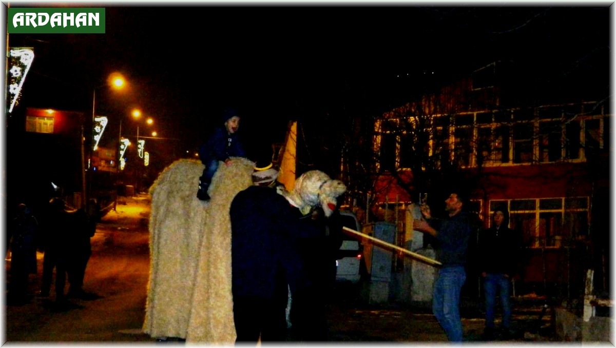 Posof'ta yeni yıl deve oyunuyla karşılandı