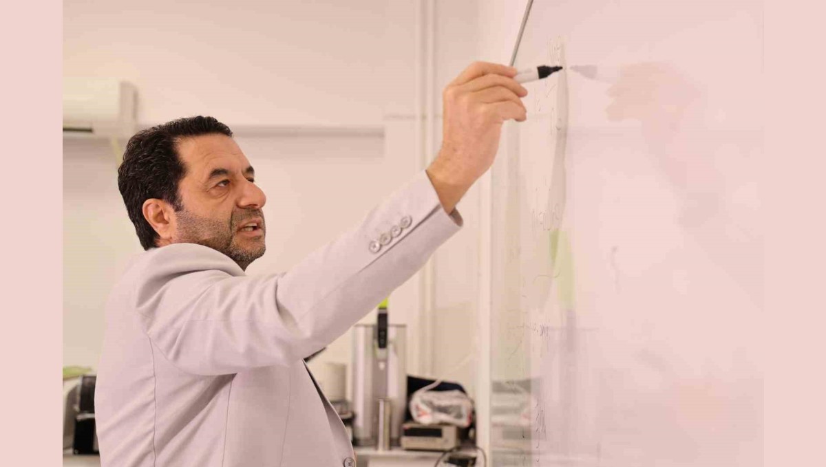 Prof. Dr. Fahrettin Yakupanoğlu; "Bilim makalede kalmamalı, ürüne dönüşmeli"