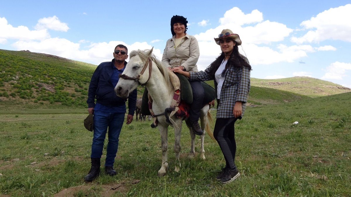 Prof. Dr. Güliz Elal, dört mevsimin yaşandığı Yüksekova'yı karış karış gezdi