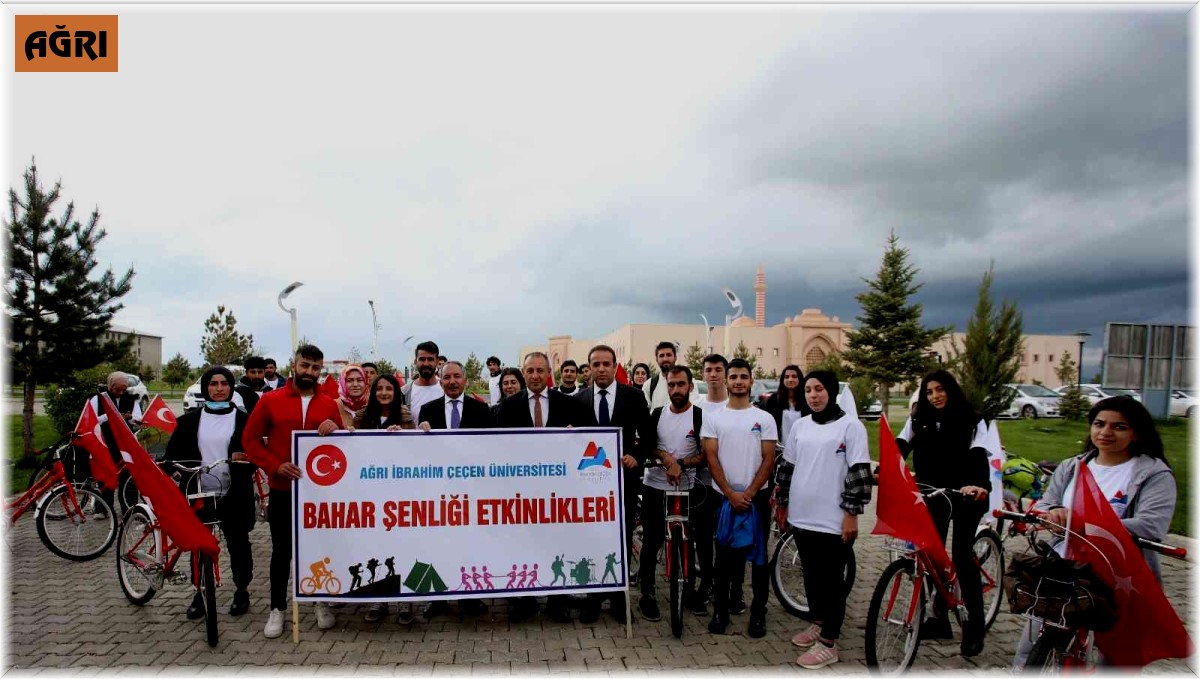 Prof. Dr. Karabulut sporcu öğrencilerle bir araya geldi