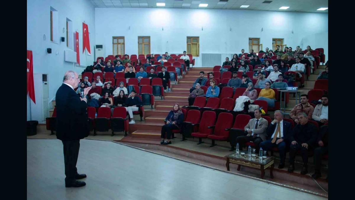 Prof. Dr. Polat, EBYÜ Tıp Fakültesinde 'Bir Başarı Öyküsü'nü anlattı