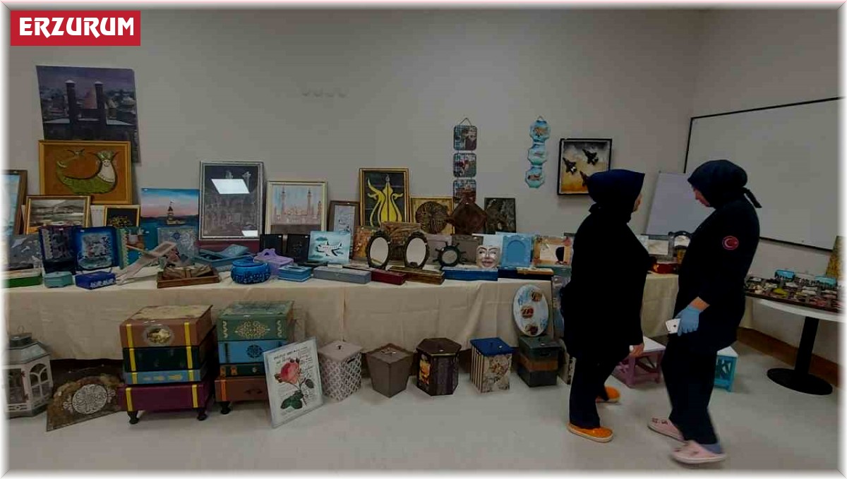 Psikiyatri kliniğinde sergi açtılar