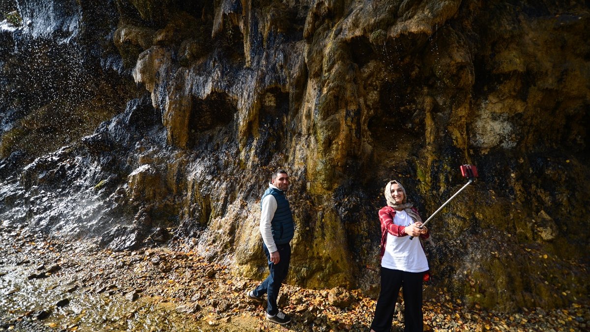 Pülümür Vadisi'ndeki 'Ağlayan Kayalar' sonbaharda doğa tutkunlarını cezbediyor