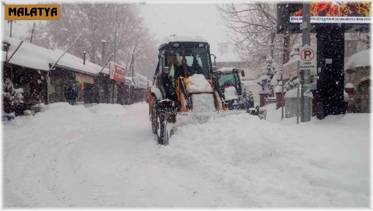 Pütürge'de karla mücadele sürüyor