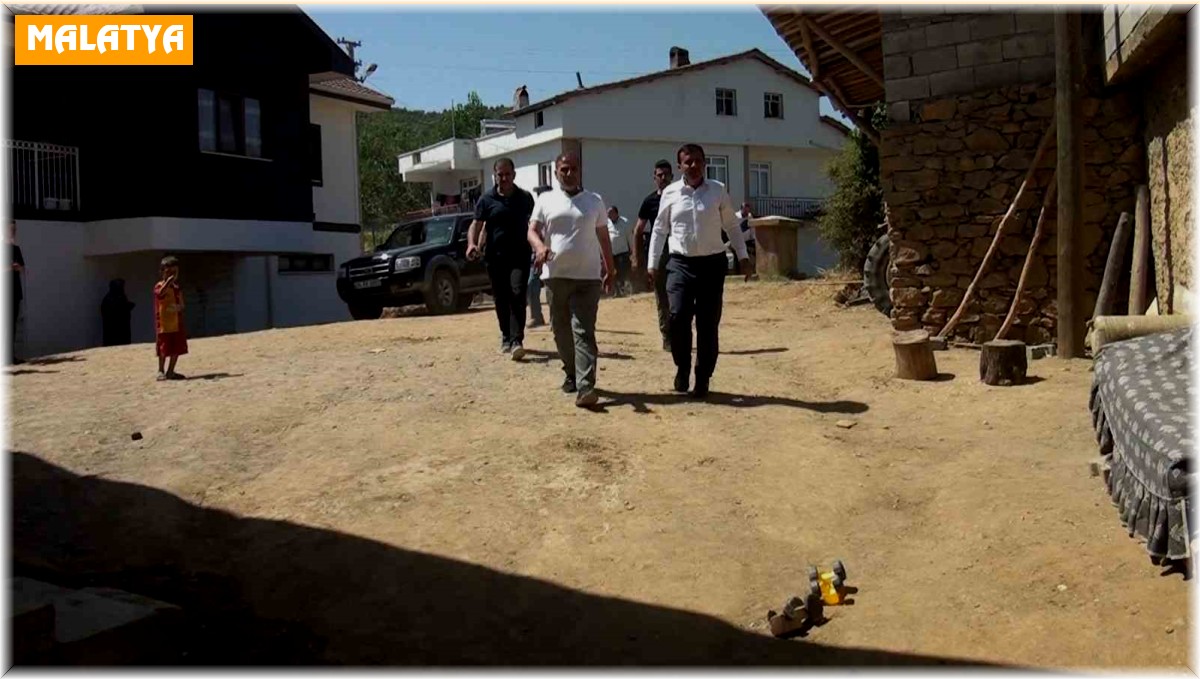 Pütürge'de yol asfaltlama çalışmaları tam hız devam ediyor