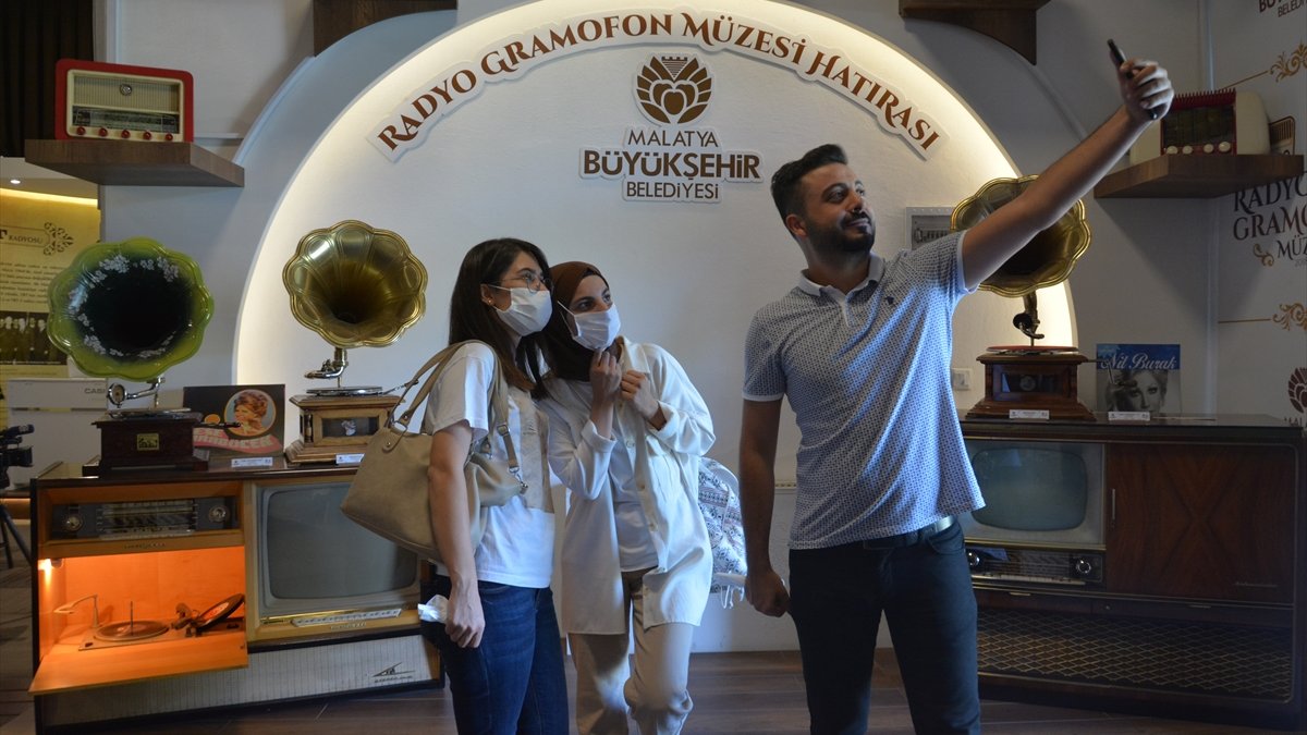 Radyo ve gramofonun serüveni bu müzede yaşatılıyor