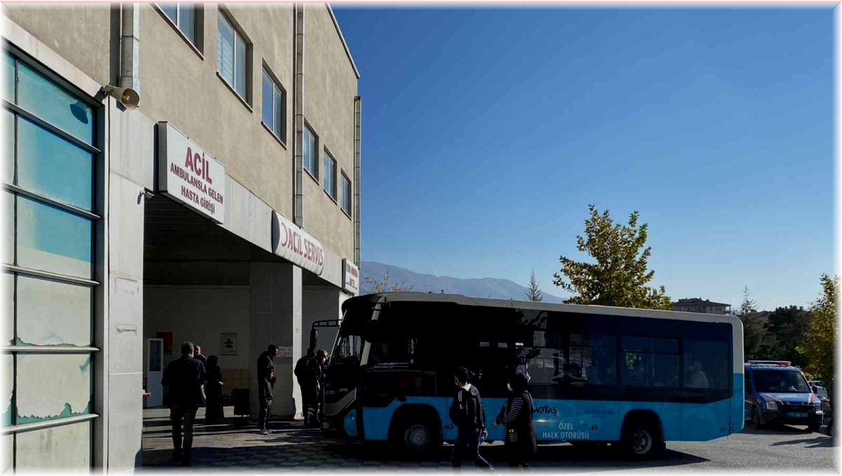 Rahatsızlanan yolcuyu saniyelerle yarışarak hastaneye yetiştirdi