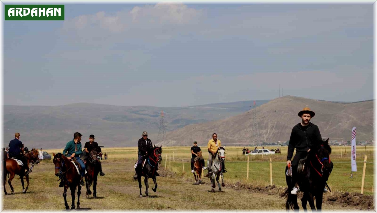 Rahvan At Yarışı final koşuları, sağanak ve dolu sebebiyle ertelendi
