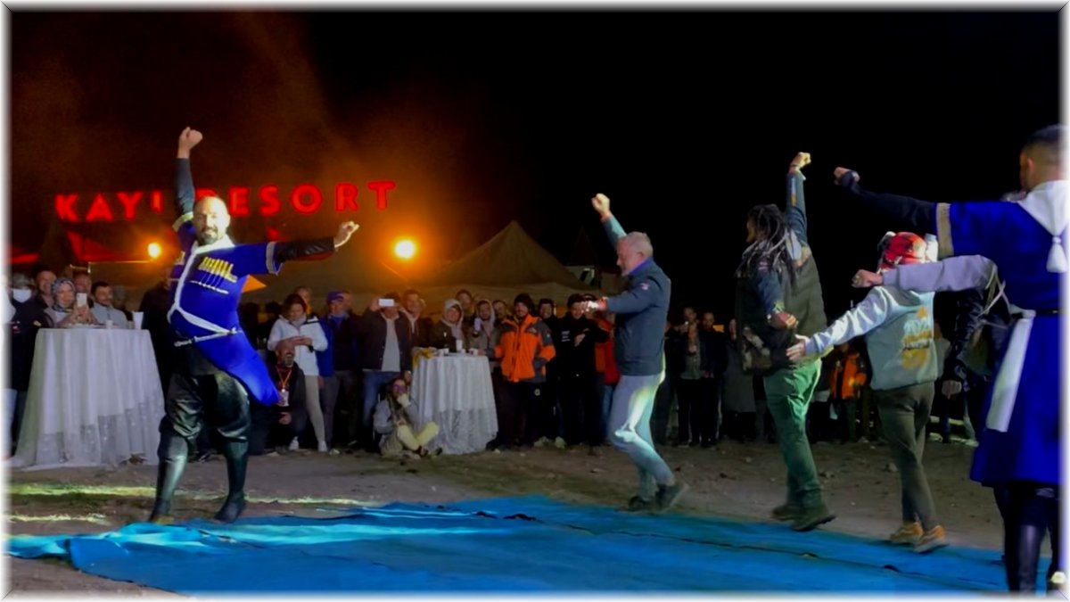 Ralliciler yorgunluğu Kafkas dansıyla attı