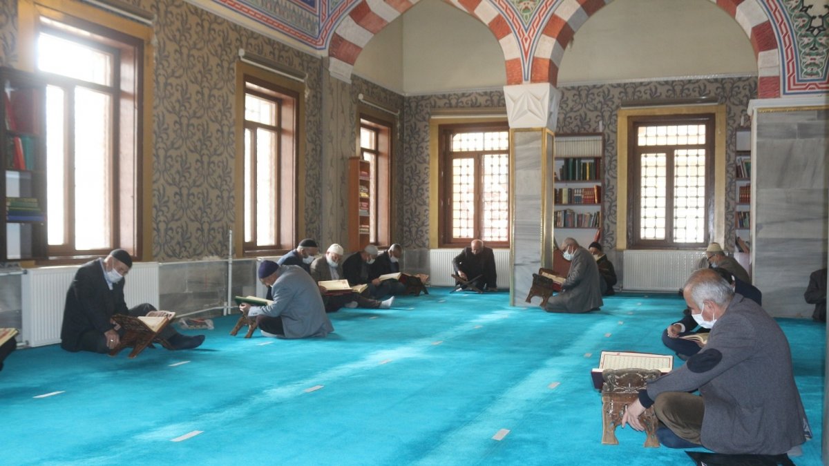 Ramazan ayının 14 asırlık 'Mukabele' geleneği