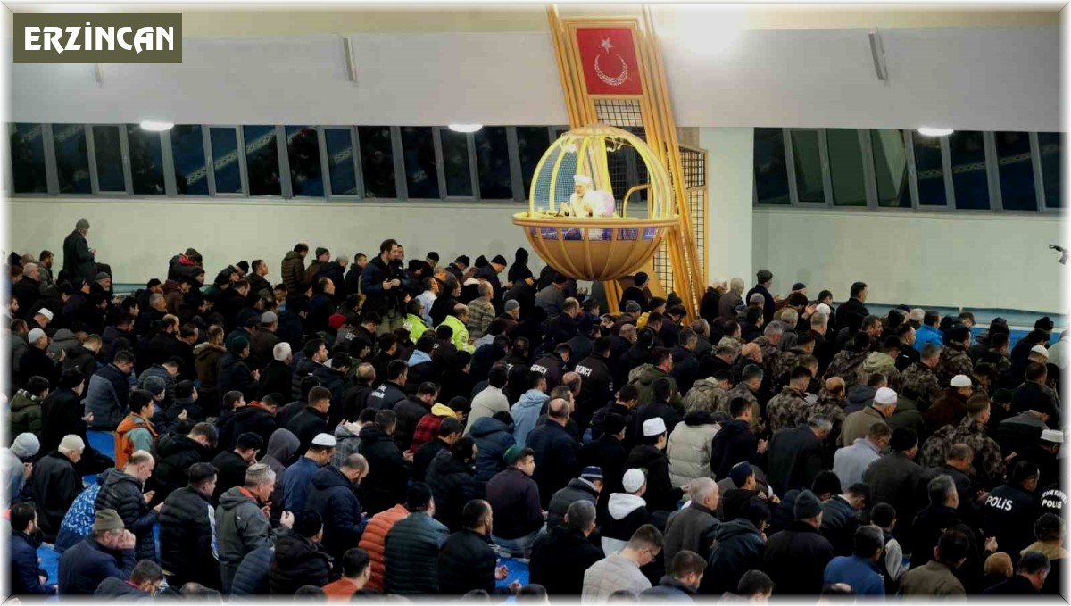 Ramazan ayının son cuması kılındı