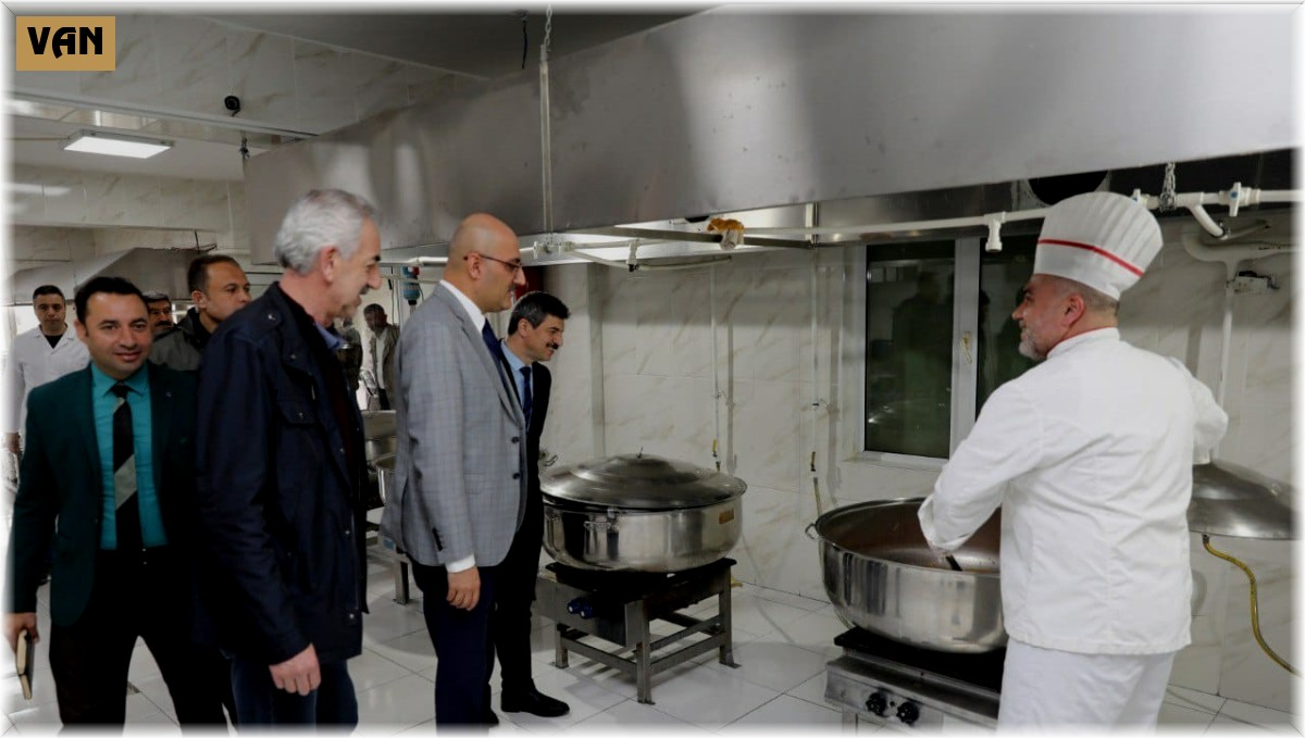 Ramazan'da ihtiyaç sahiplerine "sıcak aş"