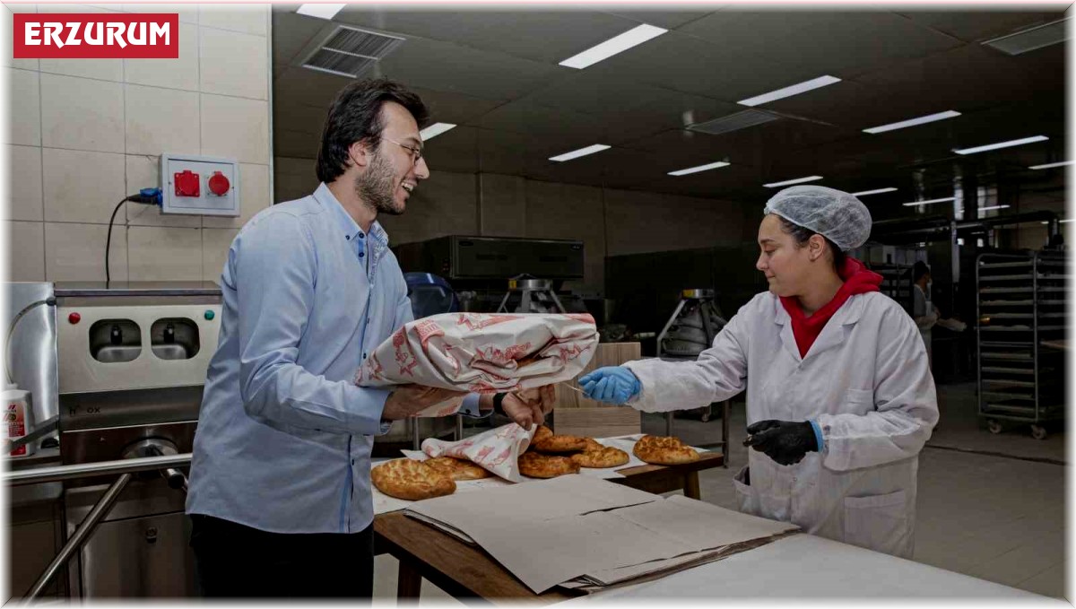 Ramazan Pidesi Atatürk Üniversiteli Öğrencilerden