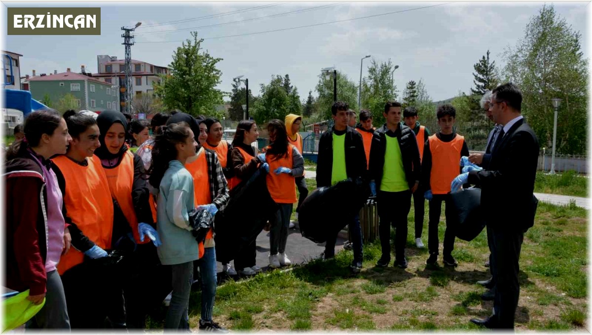 Refahiye'de liseli öğrencilerden çevre duyarlılığı