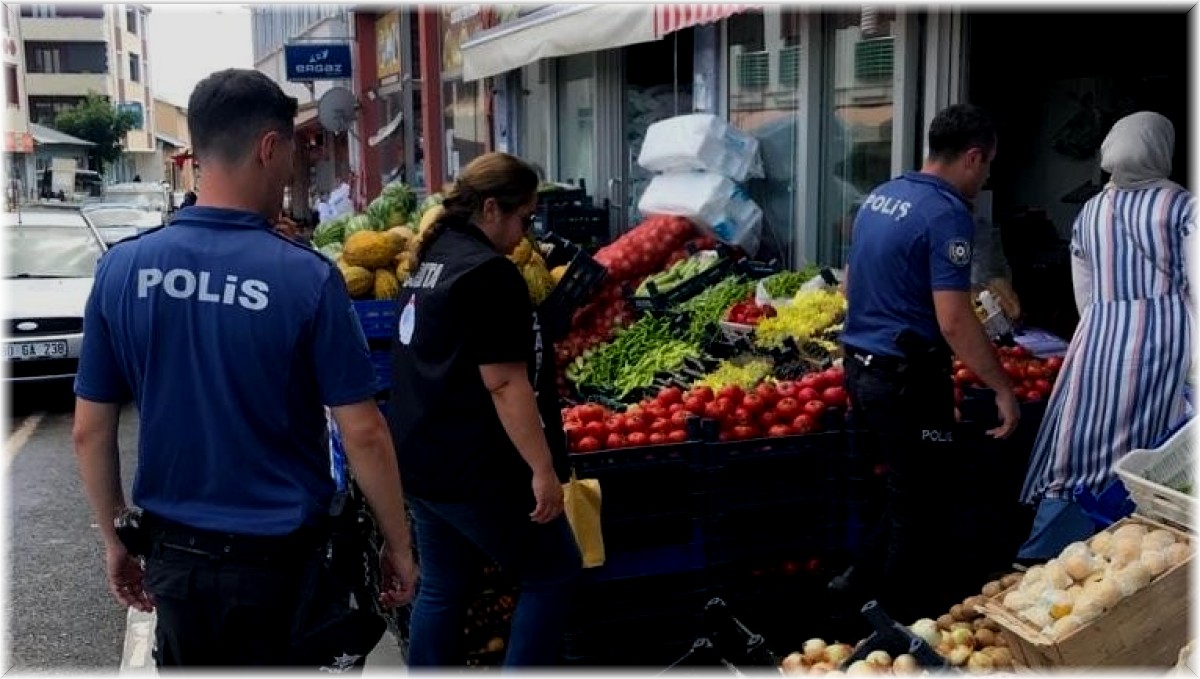 Refahiye'de zabıta ve polisten işyerlerine denetim