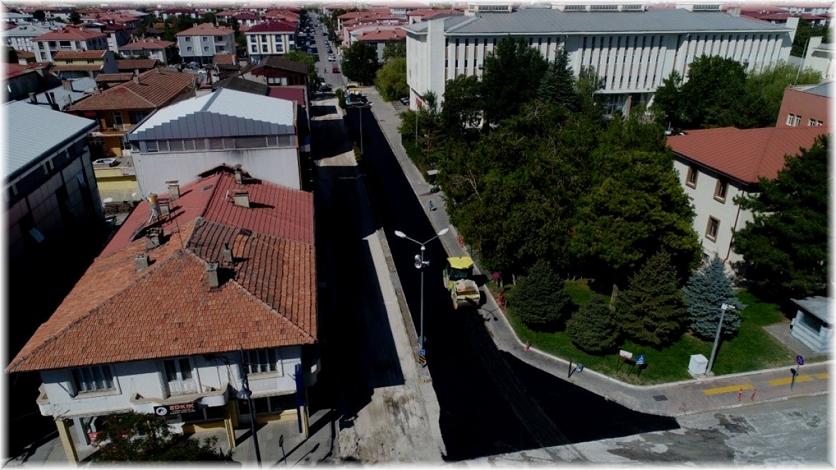 Refik Aras Sokağa asfalt döküldü