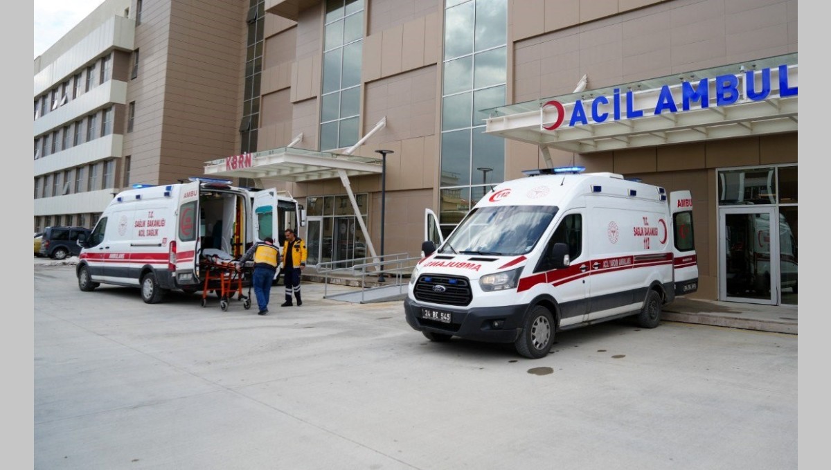 Refüje çarpan motosikletin sürücüsü öldü