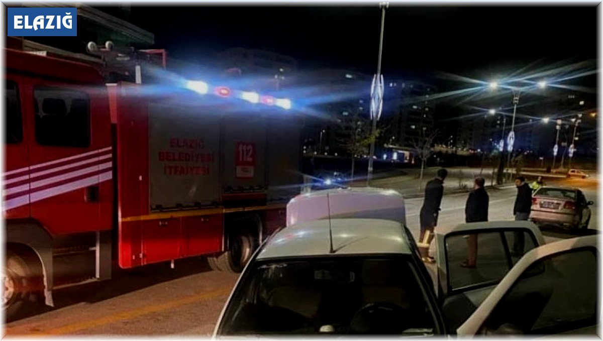 Refüje çarpıp karşı şeride uçan arabadan yara almadan kurtuldu