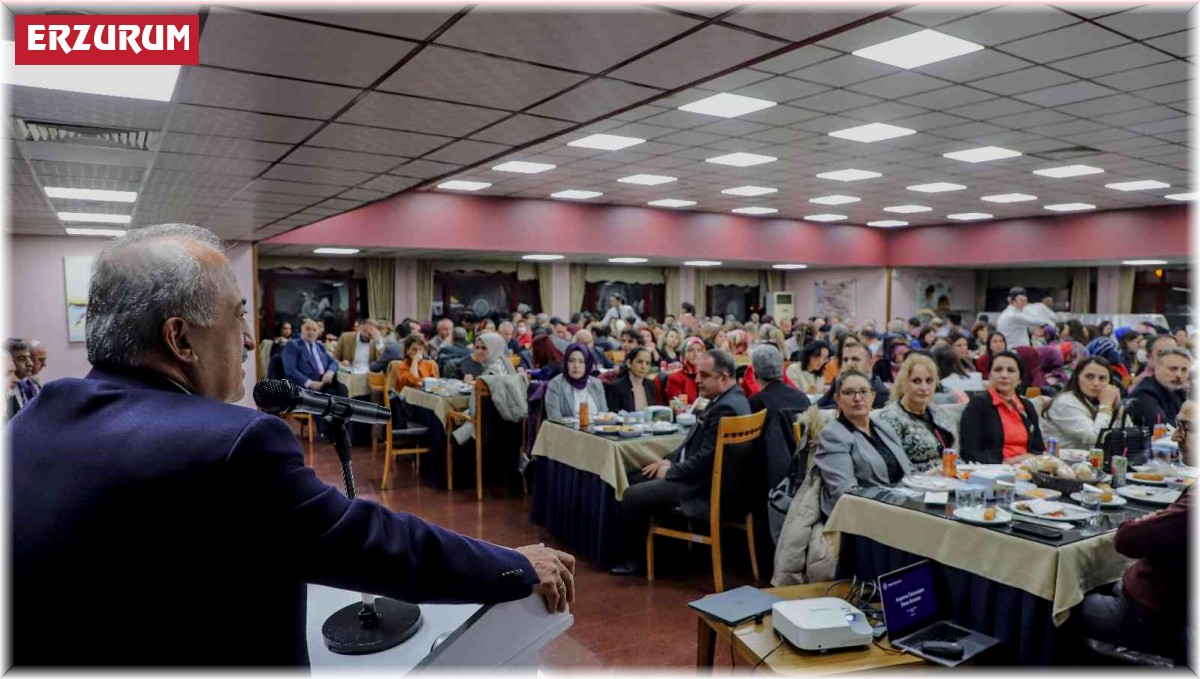 Rektör Çomaklı, akademisyenlerle bir araya geldi