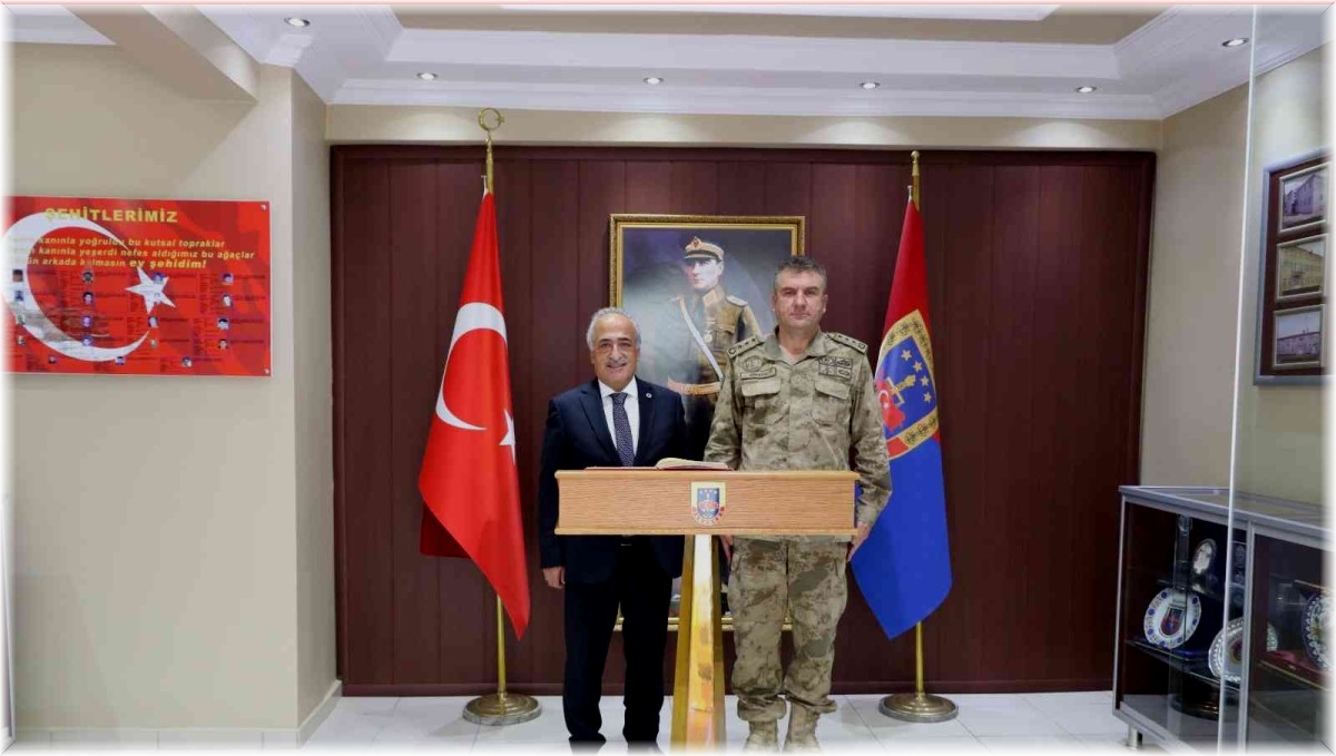 Rektör Çomaklı'dan Kıdemli Albay Şimşek'e hayırlı olsun ziyareti