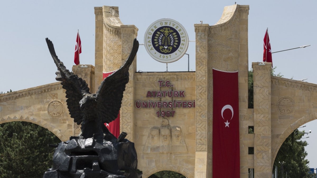 Rektör Çomaklı; "Erzurum Kongresinin 102. Yıl dönümü kutlu olsun"