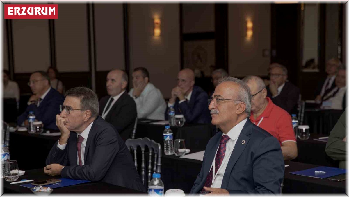 Rektör Çomaklı, Nöroşirürji Konferansına