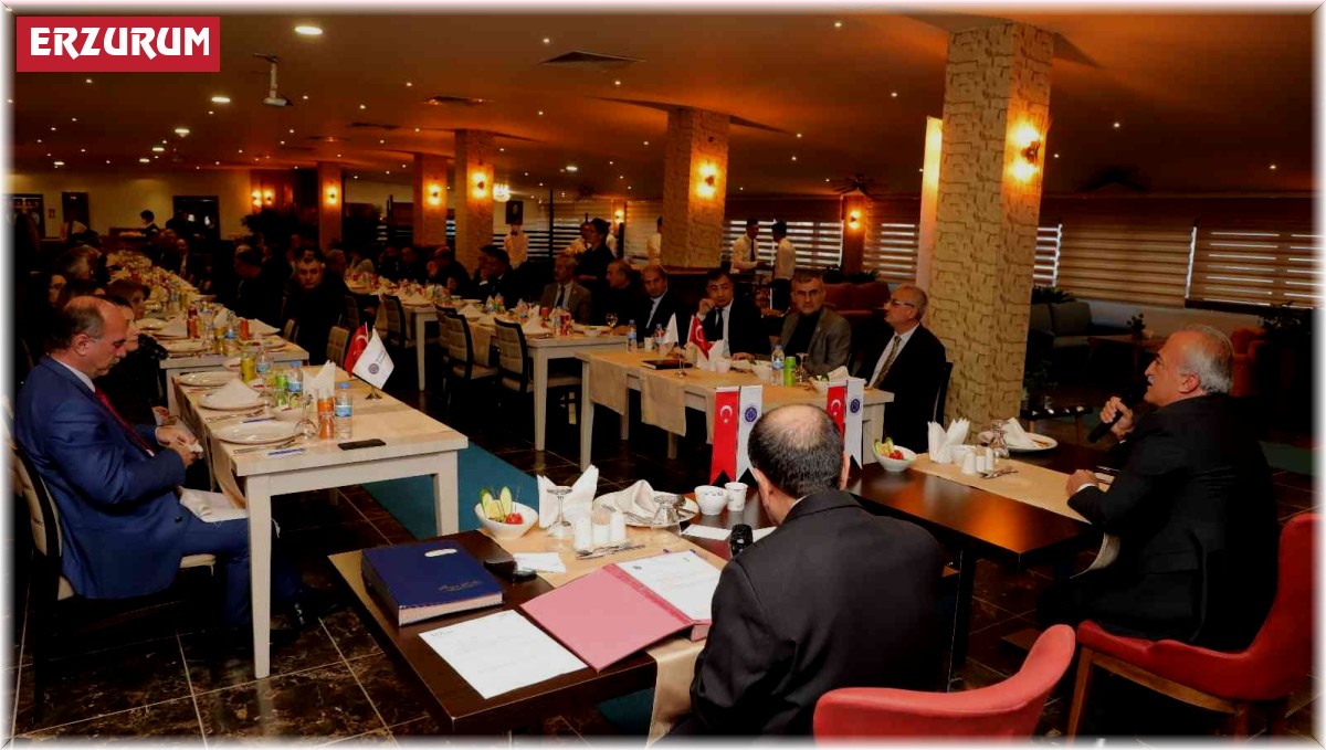 Rektör Çomaklı, senato ve yönetim kurulu üyeleriyle yemekte bir araya geldi