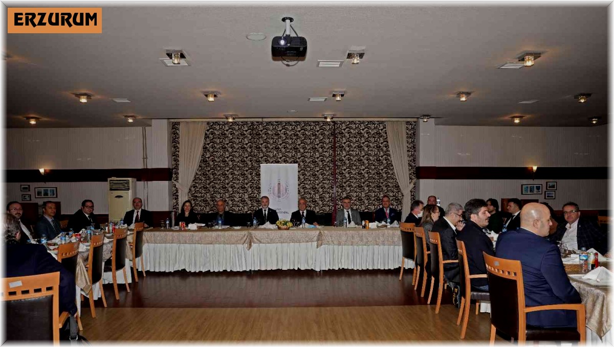 Rektör Çomaklı, yıllık yayın sayıları 10'un üzerinde olan öğretim üyeleriyle bir araya geldi