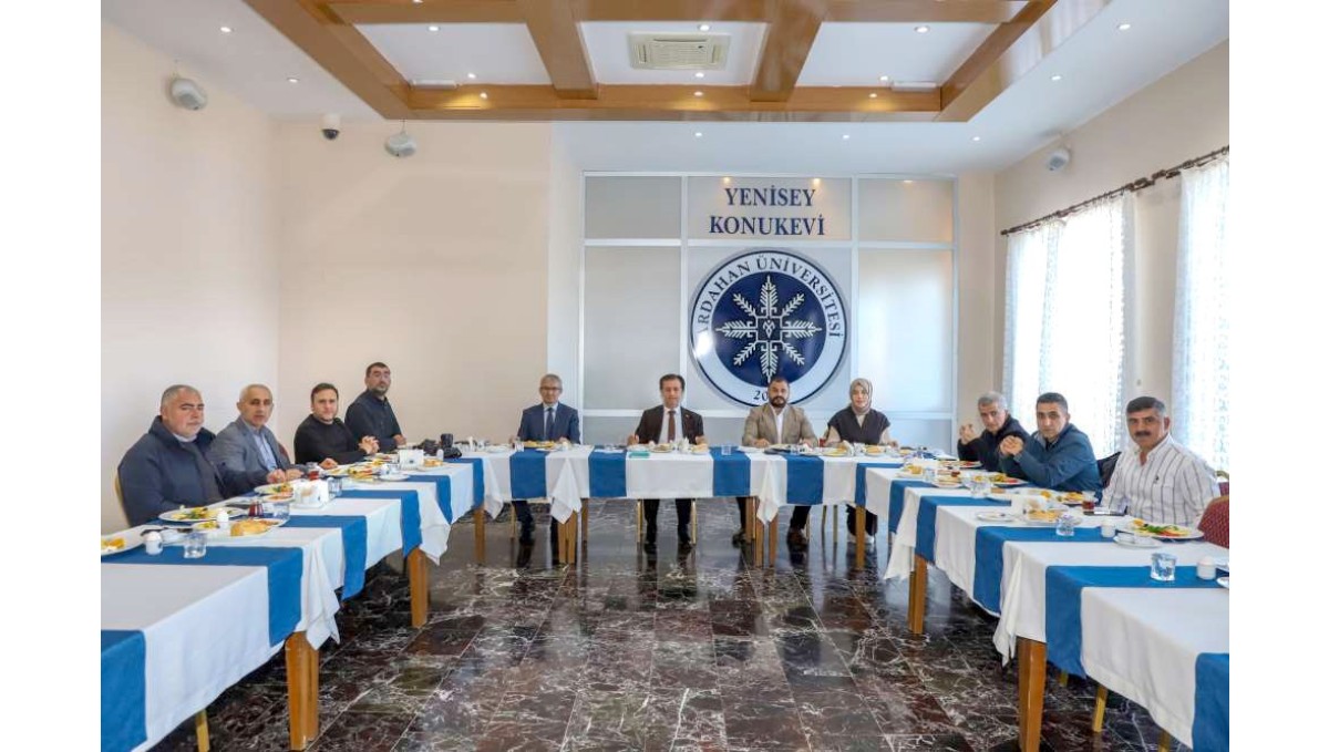 Rektör Emiroğlu, basınla bir araya geldi