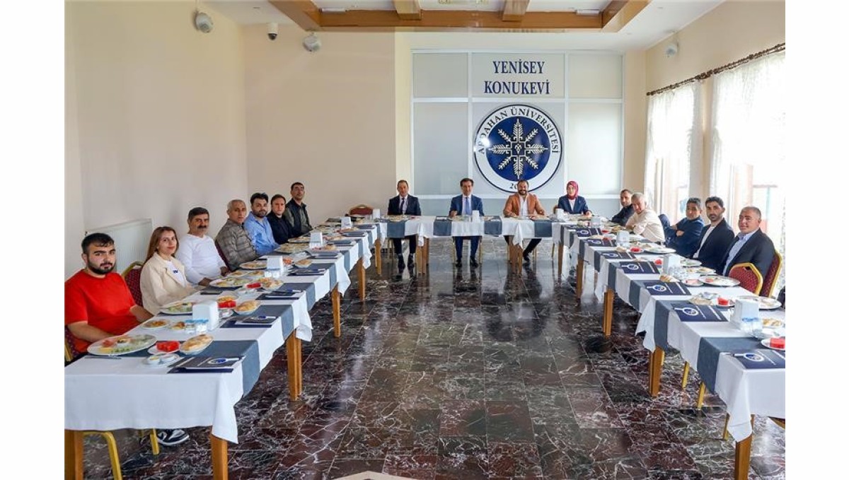 Rektör Emiroğlu, bölgenin sosyal, kültürel ve ekonomik dokusuna uygun çözümler üretmek istiyoruz