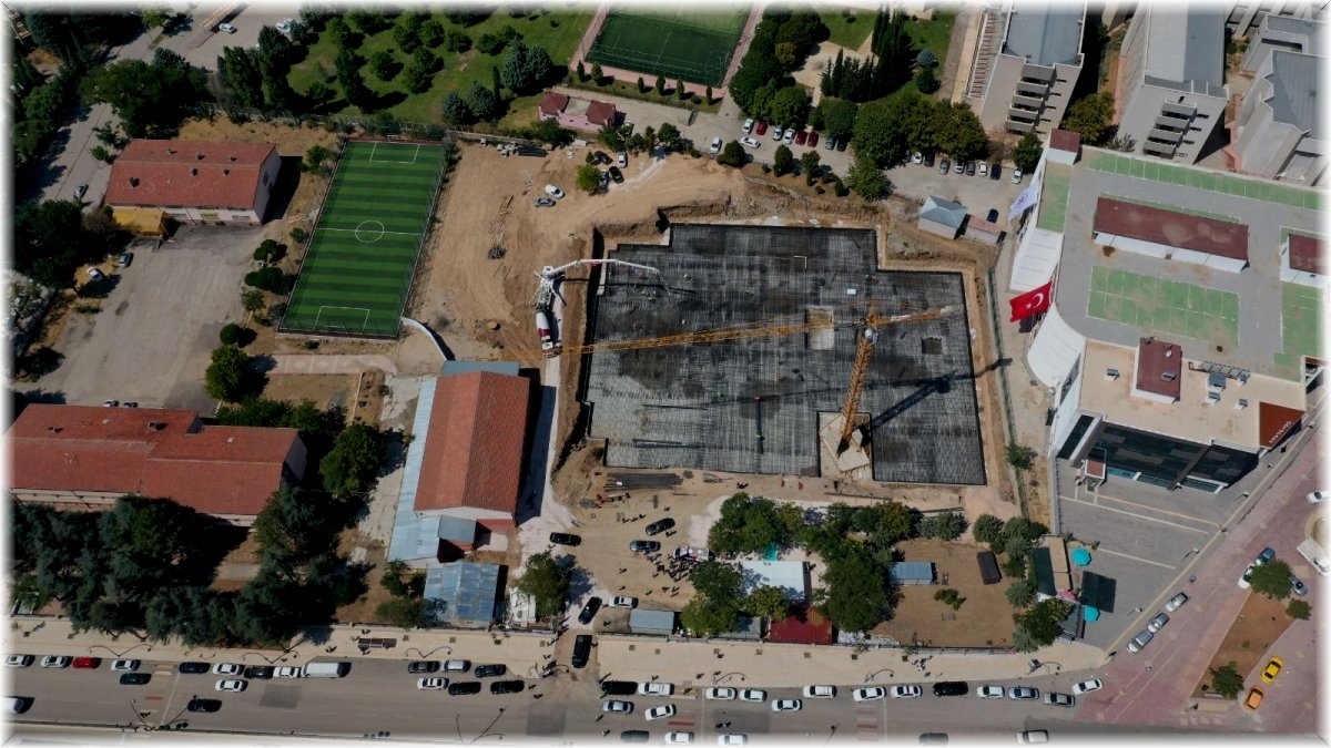 Rektör Göktaş, Diş Hekimliği Fakültesi ve Hastanesi şantiyesinde incelemelerde bulundu