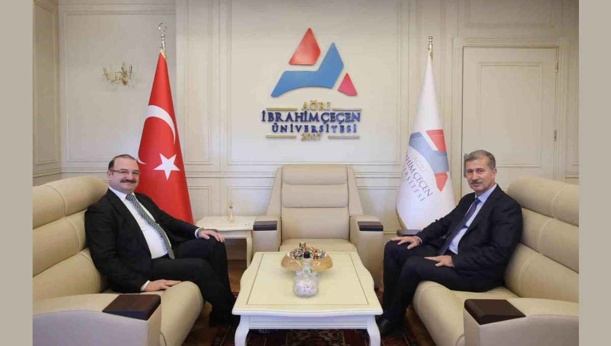 Rektör Hacımüftüoğlu'ndan mevkidaşı Rektör Gülçin'e hayırlı olsun ziyareti