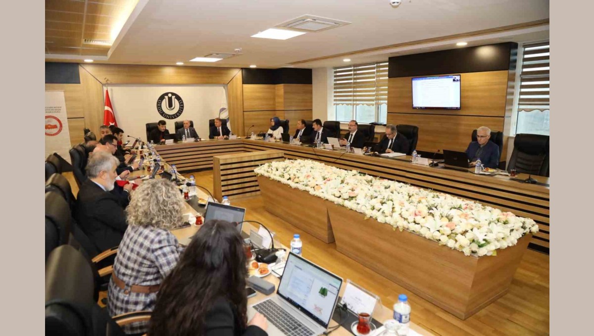 Rektör Hacımüftüoğlu, ÜAK yönetim kurulu toplantısına katıldı