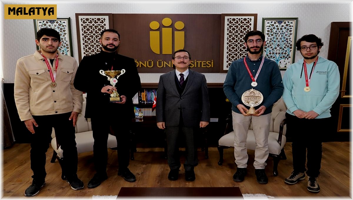 Rektör Kızılay'dan başarılı sporculara hediye