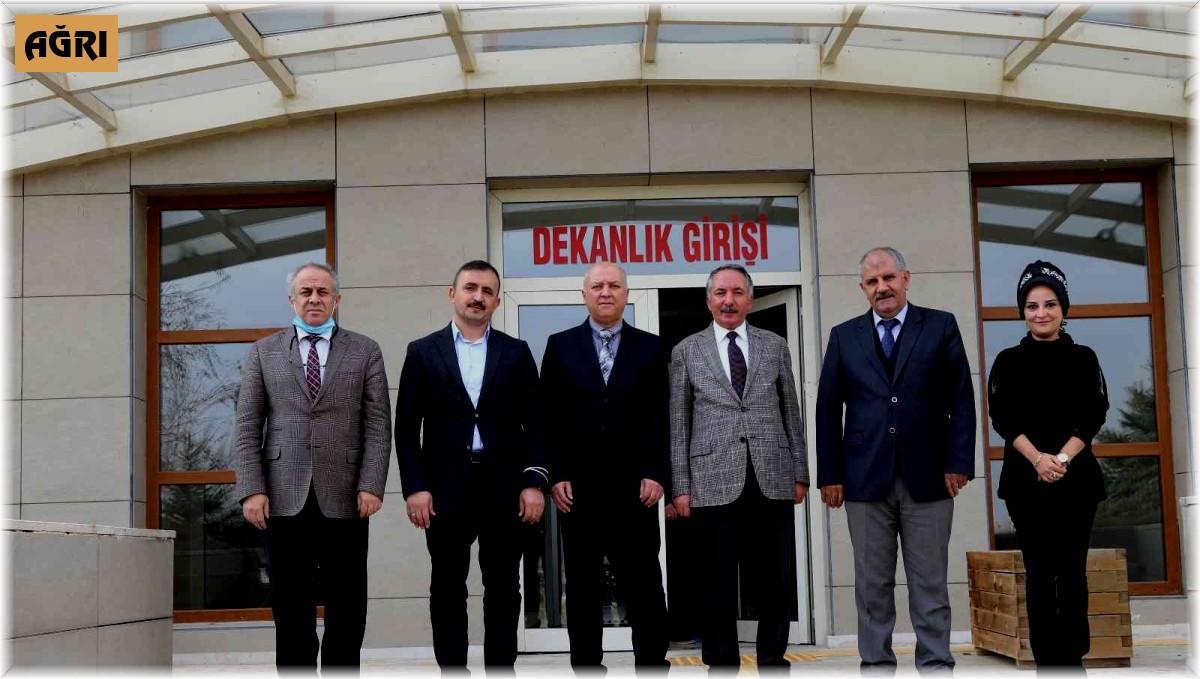 Rektör Prof. Dr. Karabulut'tan İİBF Dekanı Prof. Dr. Kızgın ile KARMER Müdiresi Doç. Dr. Işık'a hayırlı olsun ziyaretinde bulundu