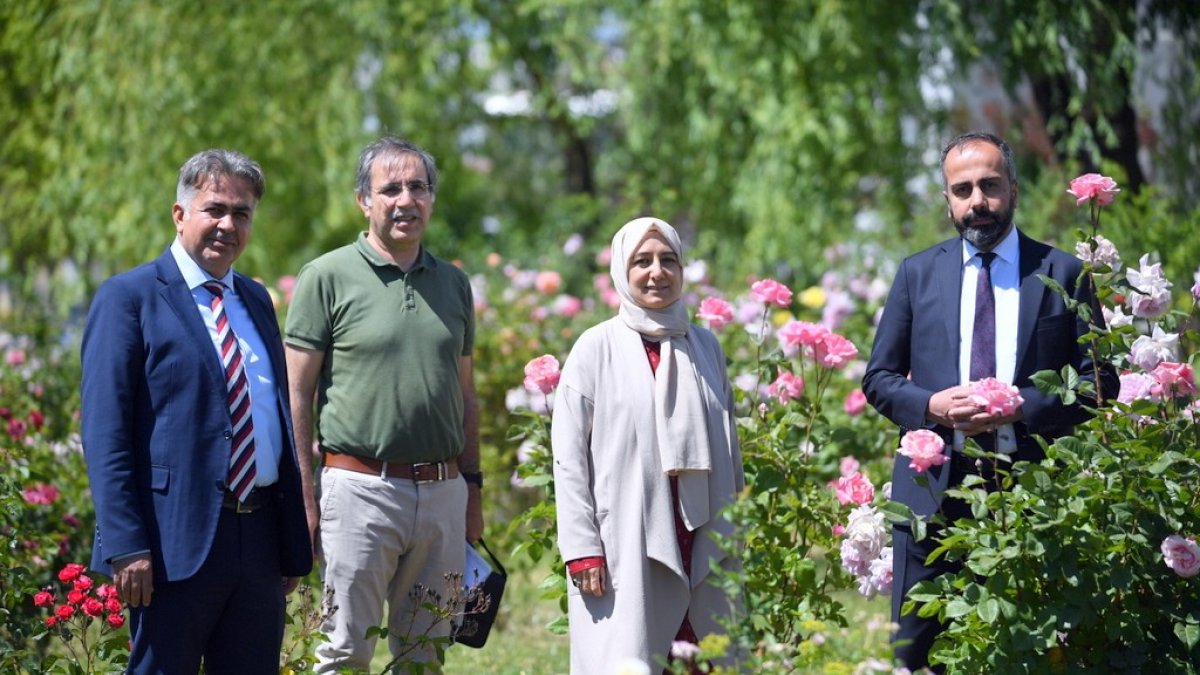 Rektör Şevli 'Gül Bahçesi'ni gezdi
