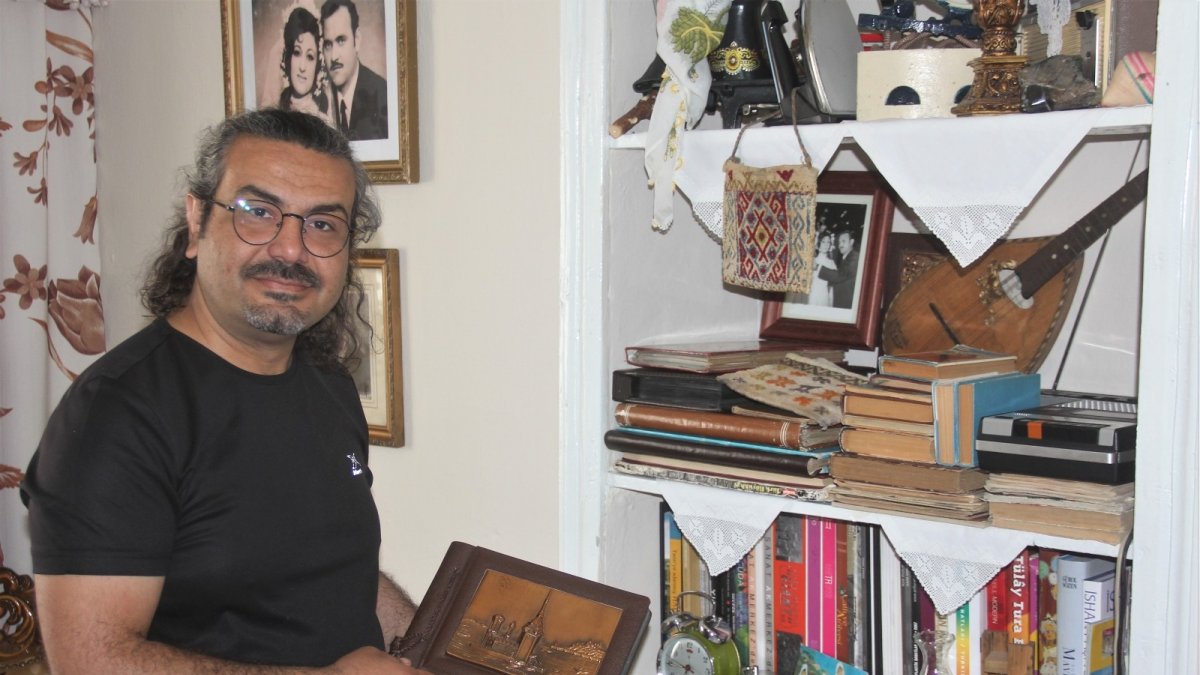 Resim öğretmeni, antika eşyalarla evini nostalji müzesine dönüştürdü
