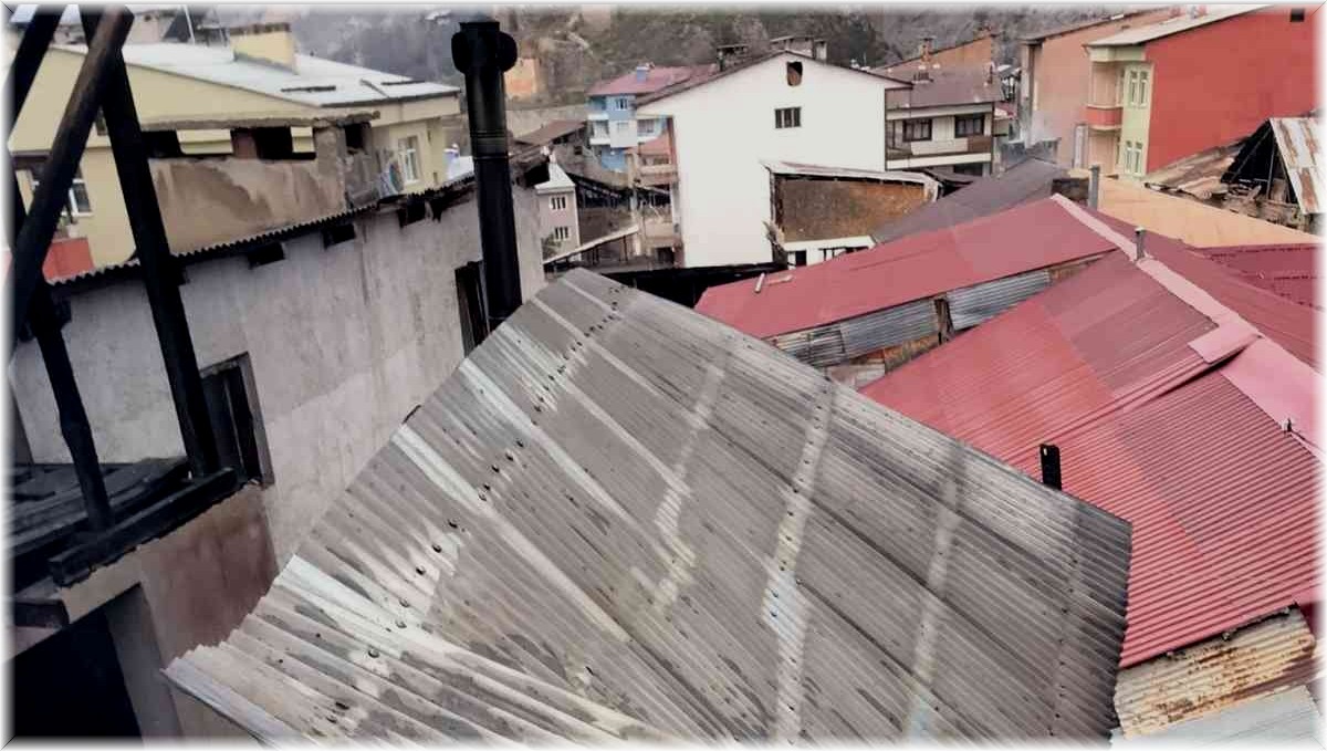 Restaurantın bacasında çıkan yangın korkuttu