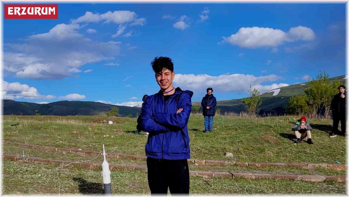 Roket yarışlarında madalyaları topluyor