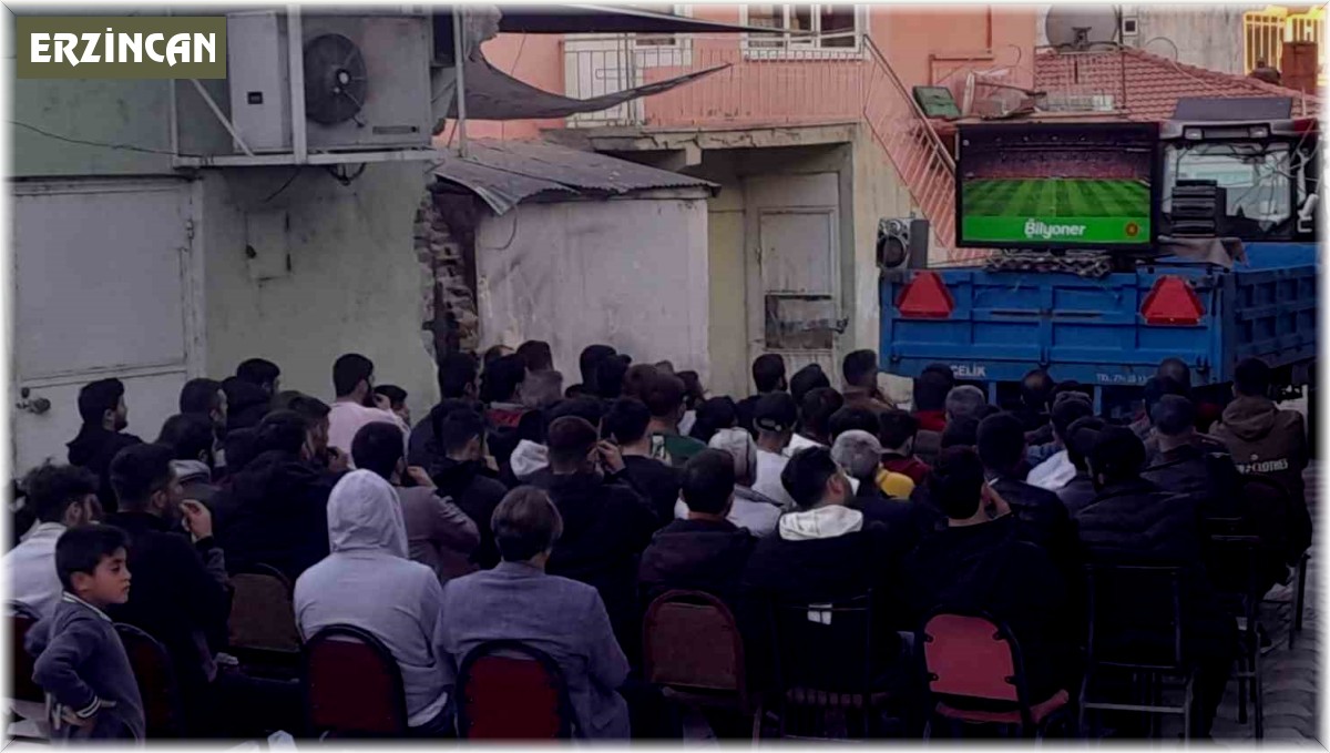 Römork üzerine kurulan televizyondan derbiyi izlediler