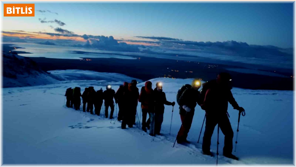 Rus dağcılar Süphan Dağı'na zirve yapamadan dönmek zorunda kaldı