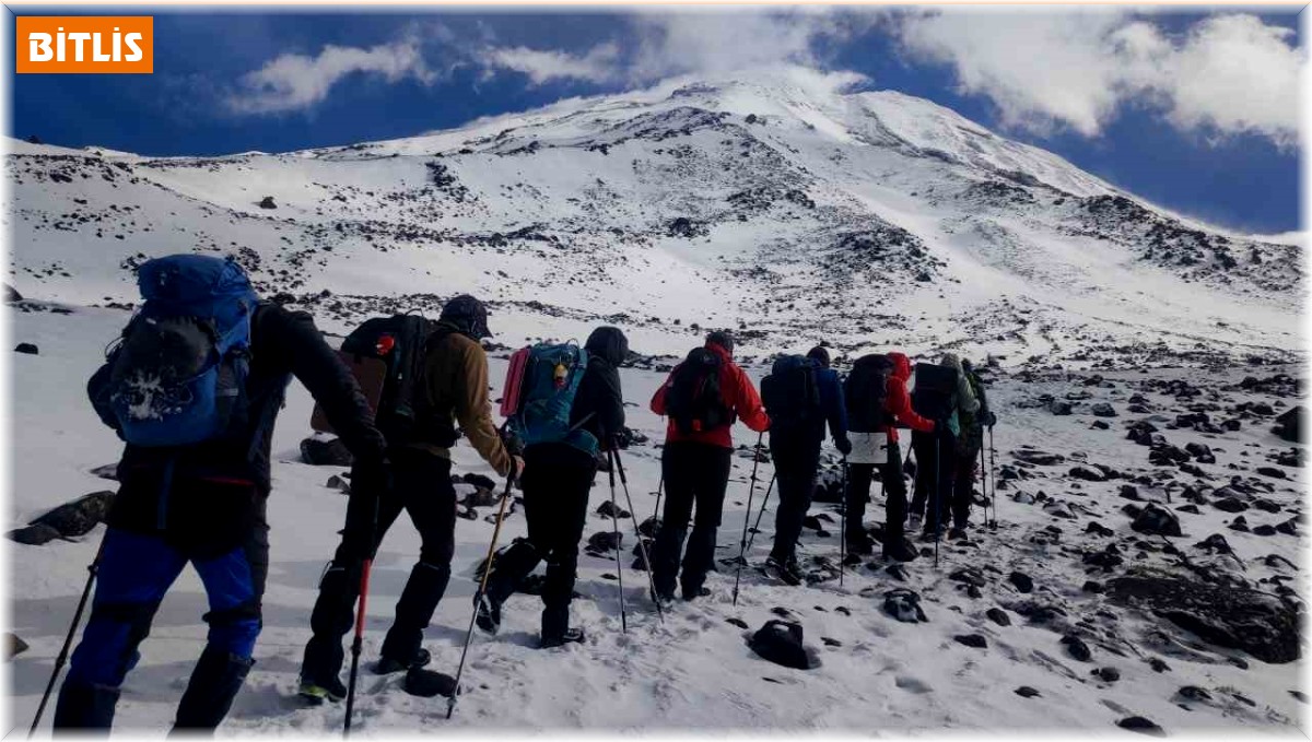 Rus dağcılar tipiye yakalandı