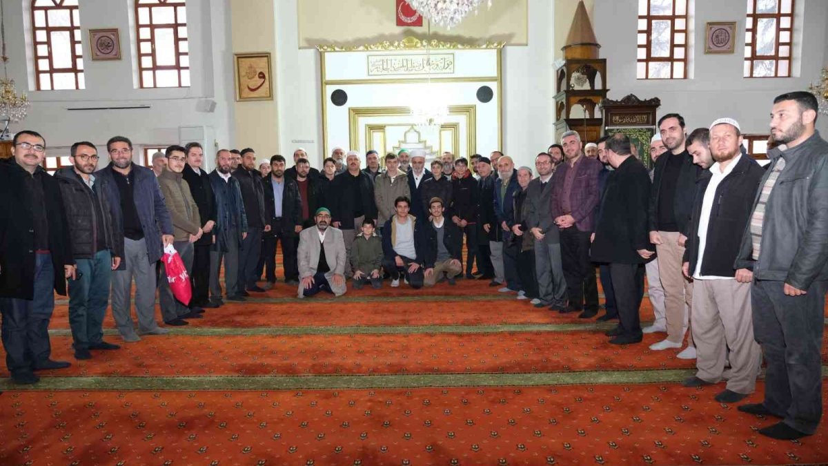 Sabah Namazı Gençlik Buluşmalarının bu haftaki konuğu İşliyen oldu