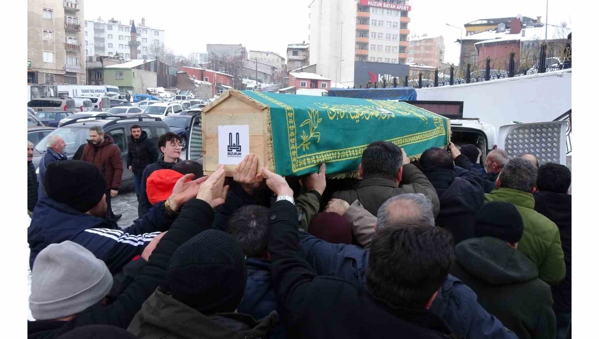 Sabit öğretmen gözyaşlarıyla uğurlandı