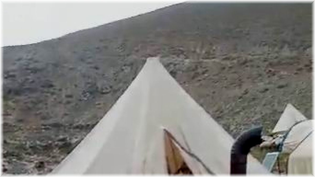 Sağanak yağış göçerleri vurdu: Çadırlar sular altında kaldı