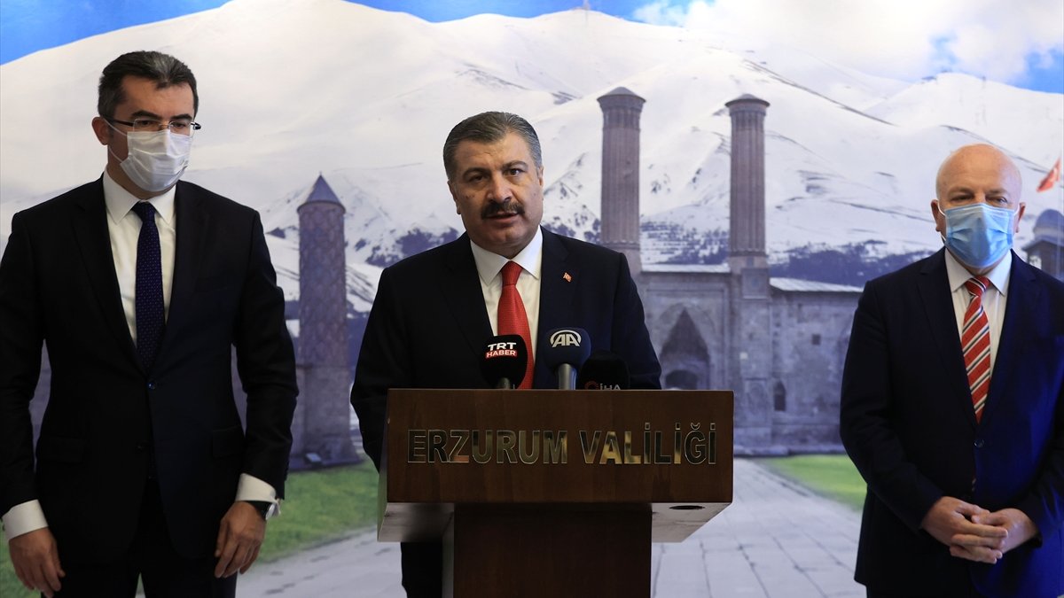 Sağlık Bakanı Fahrettin Koca, Erzurum Valiliğinde konuştu (1):