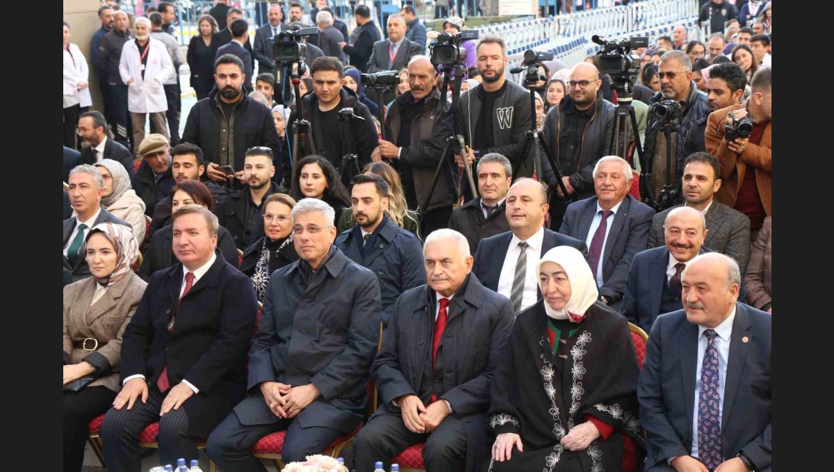 Sağlık Bakanı Memişoğlu: "Türkiye, sağlıkta bölgesinin güven veren ülkesi hâline geldi"